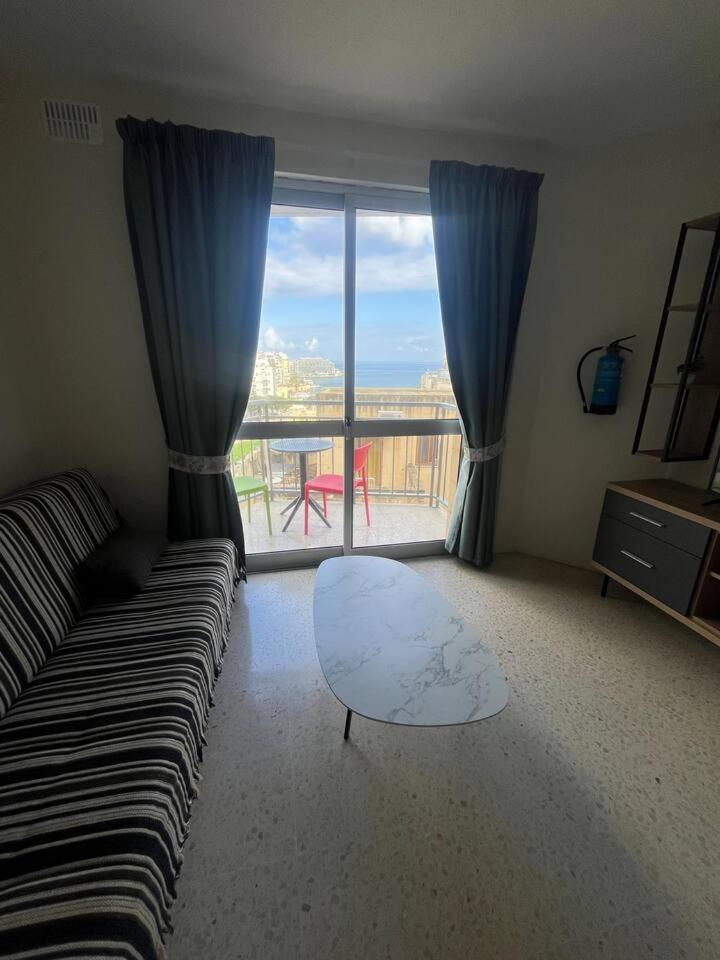 1 Bedrm Seaview Balluta Bay Appartamento *