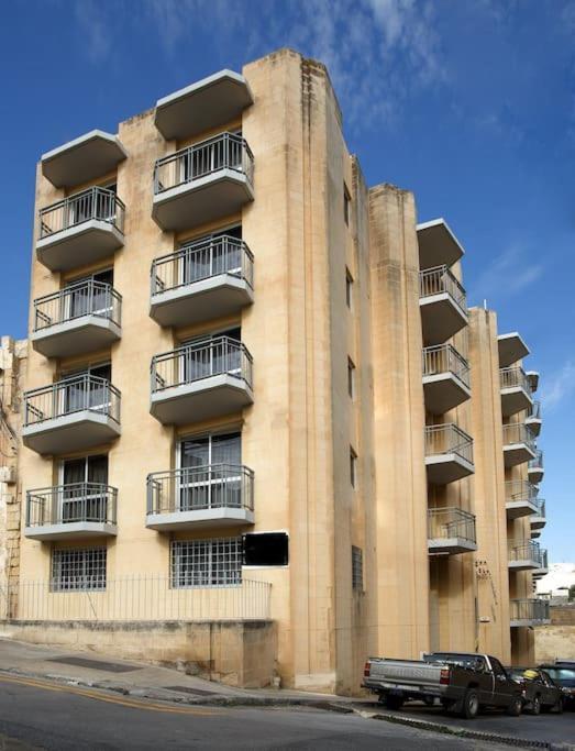 1 Bedrm Seaview Balluta Bay